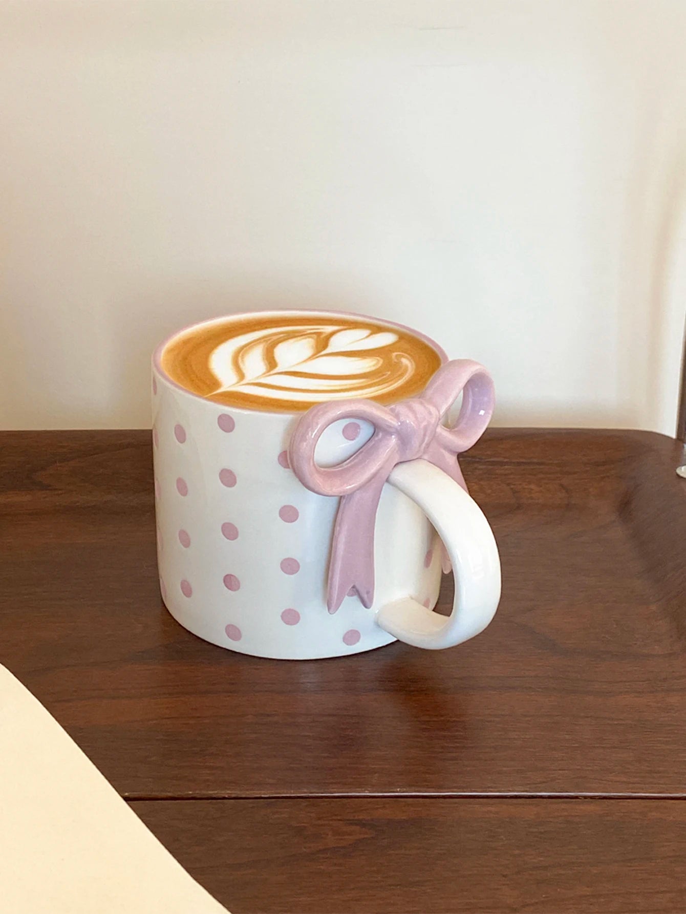 Taza de cerámica con forma de corazón con mango de lazo, taza de café con diseño de mango de lazo creativo, adecuada para decoración del hogar, agua potable diaria, leche de desayuno, té de la tarde, café, cafetería,