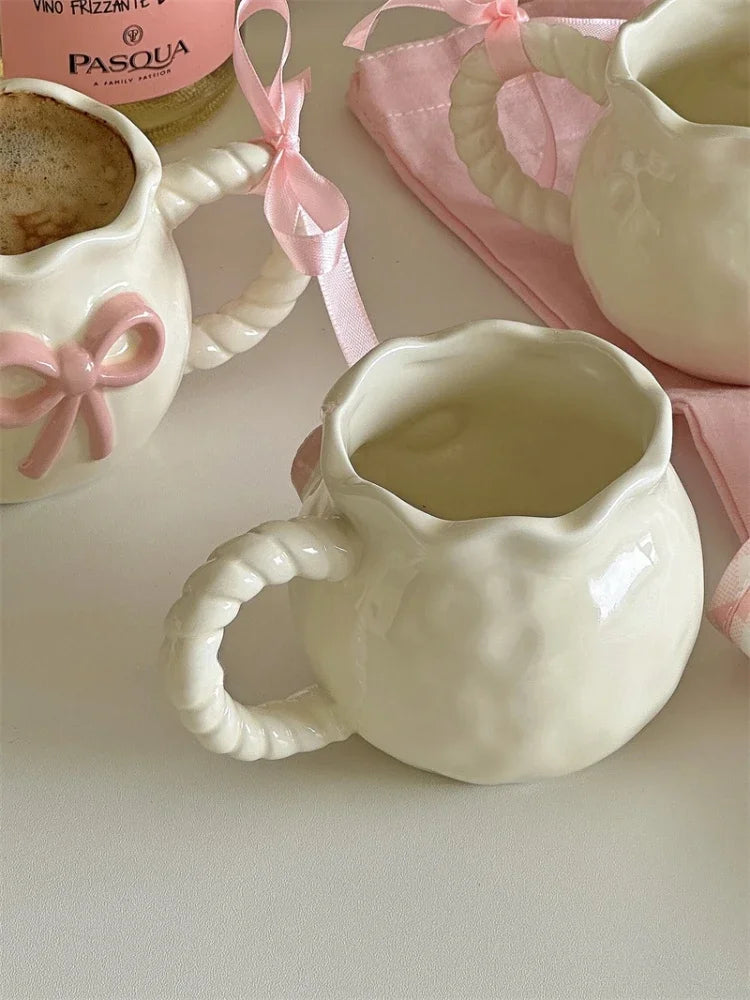 Taza de café de cerámica con lazo rosa Irregular, taza en relieve hecha a mano, taza de café para el hogar, taza de leche para desayuno, regalo de cumpleaños, nuevo