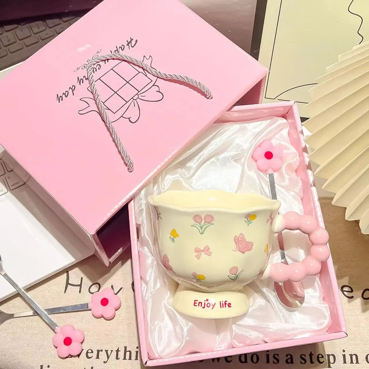 2025 Regalo de cumpleaños para niñas, taza de café de recuerdo, Taza de cerámica para el hogar, tazas de alto valor, tazas de café, taza de agua de flor creativa