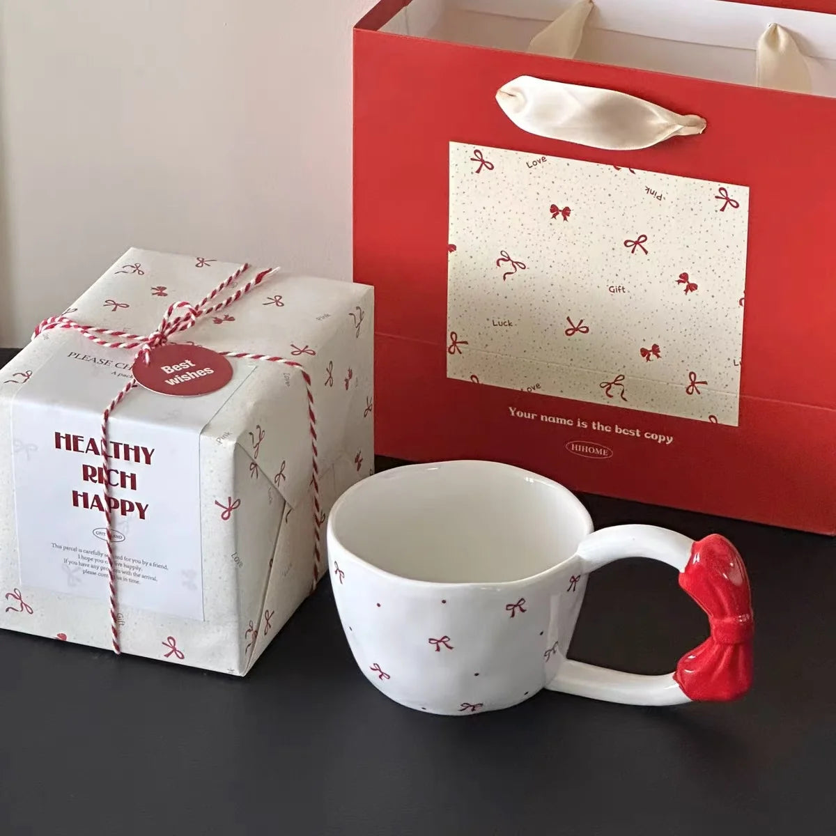 Taza Irregular hecha a mano, taza de café con lazo tridimensional rosa, taza de agua de cerámica de regalo de nicho artístico