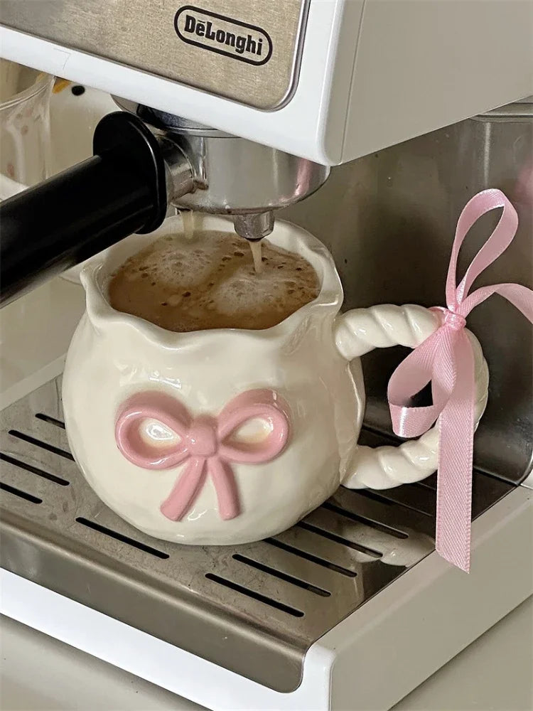 Taza de café de cerámica con lazo rosa Irregular, taza en relieve hecha a mano, taza de café para el hogar, taza de leche para desayuno, regalo de cumpleaños, nuevo