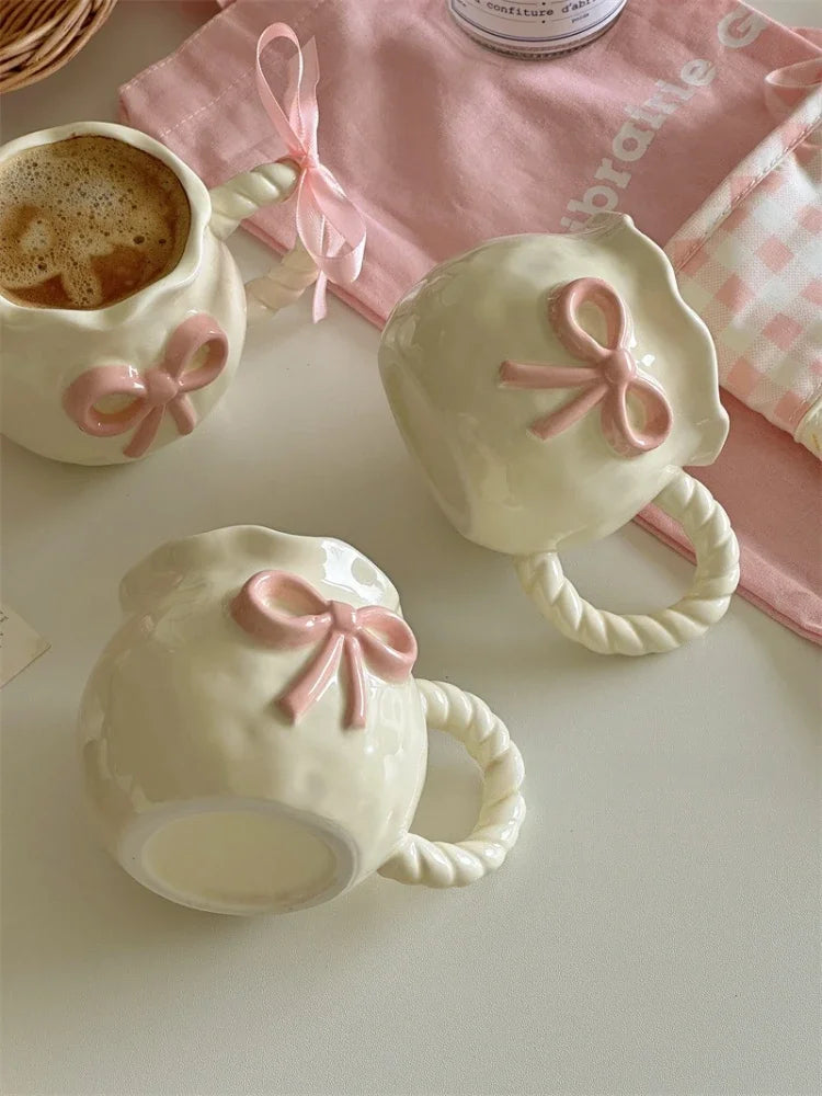 Taza de café de cerámica con lazo rosa Irregular, taza en relieve hecha a mano, taza de café para el hogar, taza de leche para desayuno, regalo de cumpleaños, nuevo