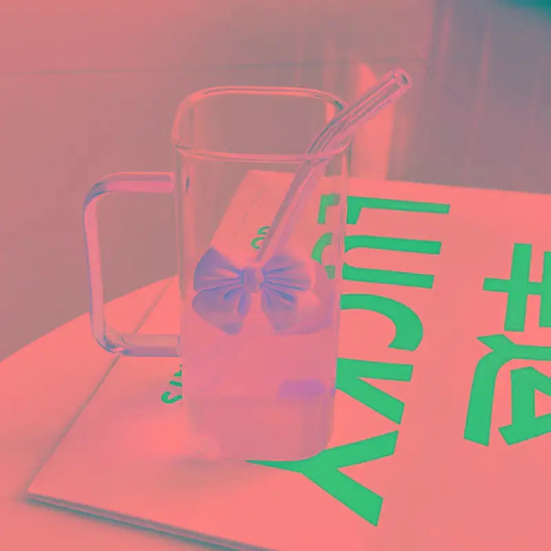 Taza a rayas linda de cristal con lazo de dibujos animados; Diseño de garabatos, adecuado para tés de frutas, limonada, regalo para niñas amantes del café
