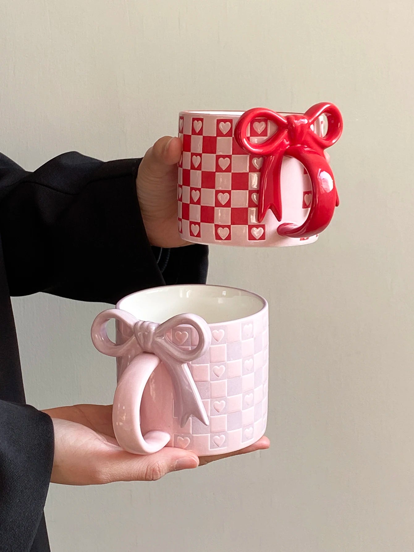 Taza de cerámica con forma de corazón con mango de lazo, taza de café con diseño de mango de lazo creativo, adecuada para decoración del hogar, agua potable diaria, leche de desayuno, té de la tarde, café, cafetería,