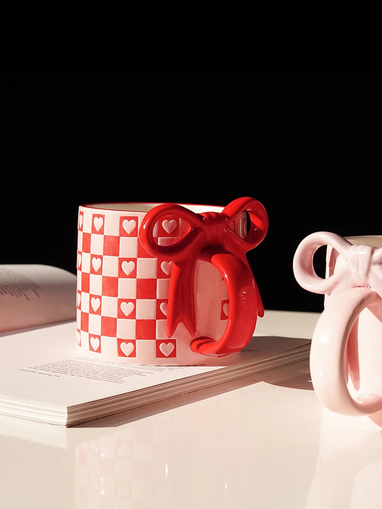 Taza de cerámica con forma de corazón con mango de lazo, taza de café con diseño de mango de lazo creativo, adecuada para decoración del hogar, agua potable diaria, leche de desayuno, té de la tarde, café, cafetería,