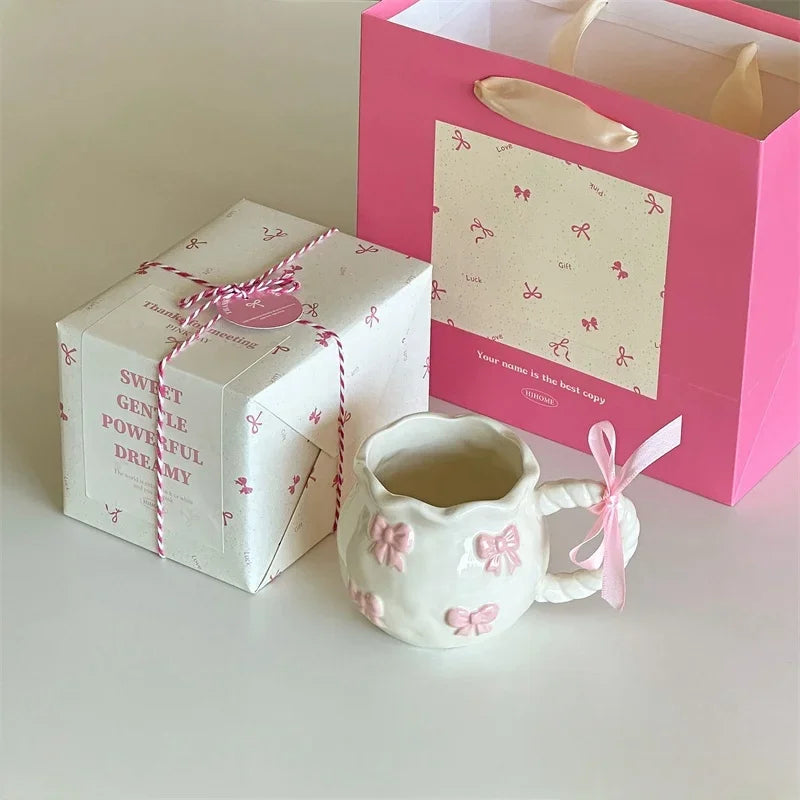 Taza de café de cerámica con lazo rosa Irregular, taza en relieve hecha a mano, taza de café para el hogar, taza de leche para desayuno, regalo de cumpleaños, nuevo