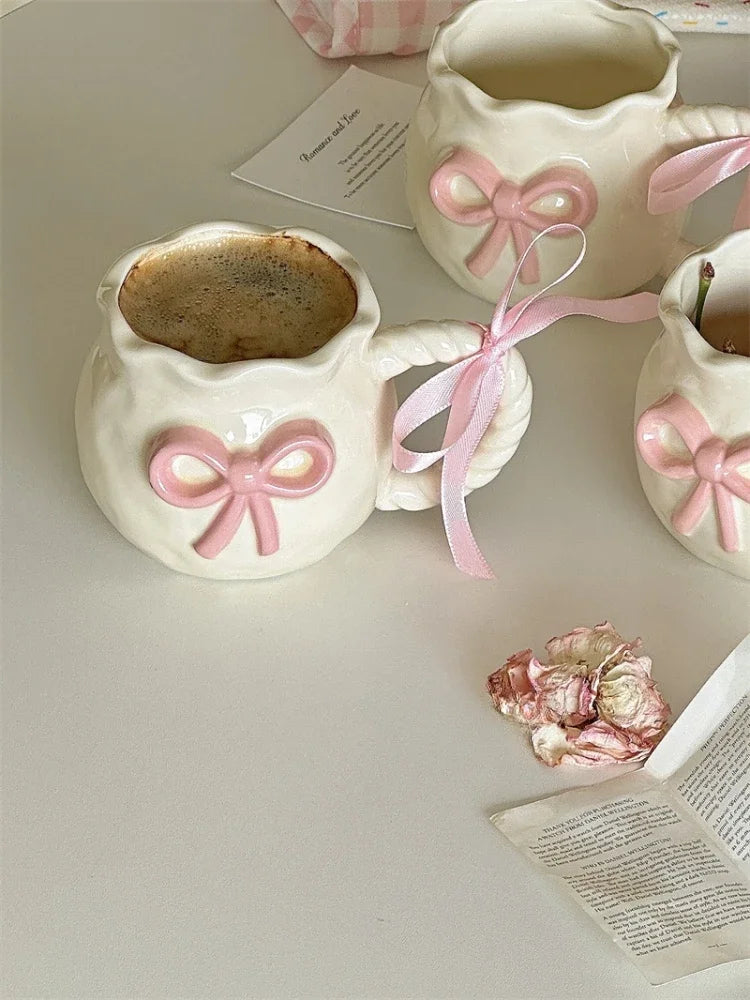 Taza de café de cerámica con lazo rosa Irregular, taza en relieve hecha a mano, taza de café para el hogar, taza de leche para desayuno, regalo de cumpleaños, nuevo