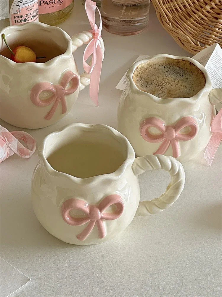 Taza de café de cerámica con lazo rosa Irregular, taza en relieve hecha a mano, taza de café para el hogar, taza de leche para desayuno, regalo de cumpleaños, nuevo