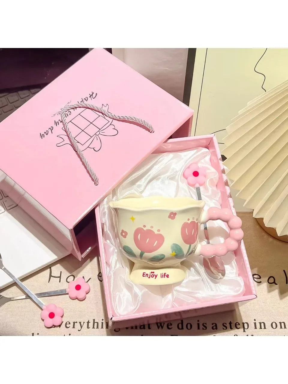 2025 Regalo de cumpleaños para niñas, taza de café de recuerdo, Taza de cerámica para el hogar, tazas de alto valor, tazas de café, taza de agua de flor creativa