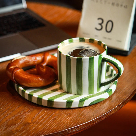 Taza de café de cerámica creativa dibujada a mano, taza para beber a rayas verdes, taza de té, plato de desayuno para el hogar, vajilla de oficina, taza de agua