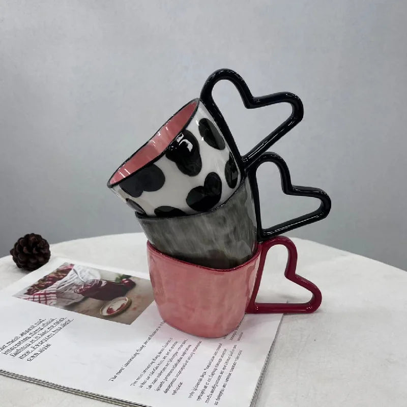 Taza de café con forma de corazón de 300ml y 10oz, taza de cerámica de diseño único con personalidad creativa y mango en forma de corazón, regalo encantador para Besties