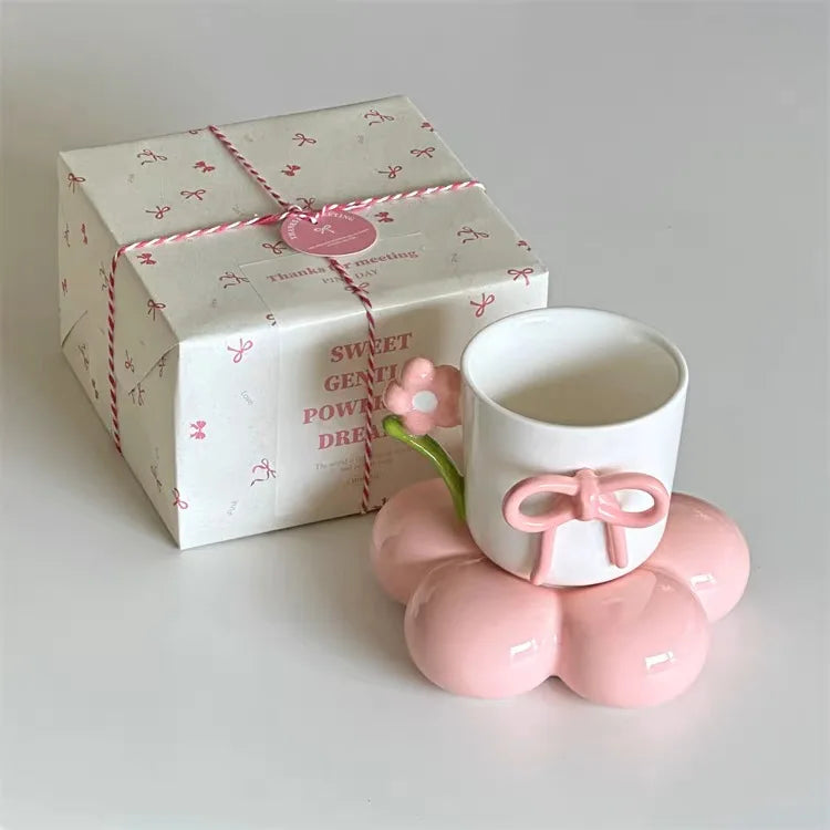 Taza Irregular hecha a mano, taza de café con lazo tridimensional rosa, taza de agua de cerámica de regalo de nicho artístico