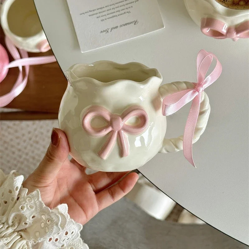 Taza de café de cerámica con lazo rosa Irregular, taza en relieve hecha a mano, taza de café para el hogar, taza de leche para desayuno, regalo de cumpleaños, nuevo