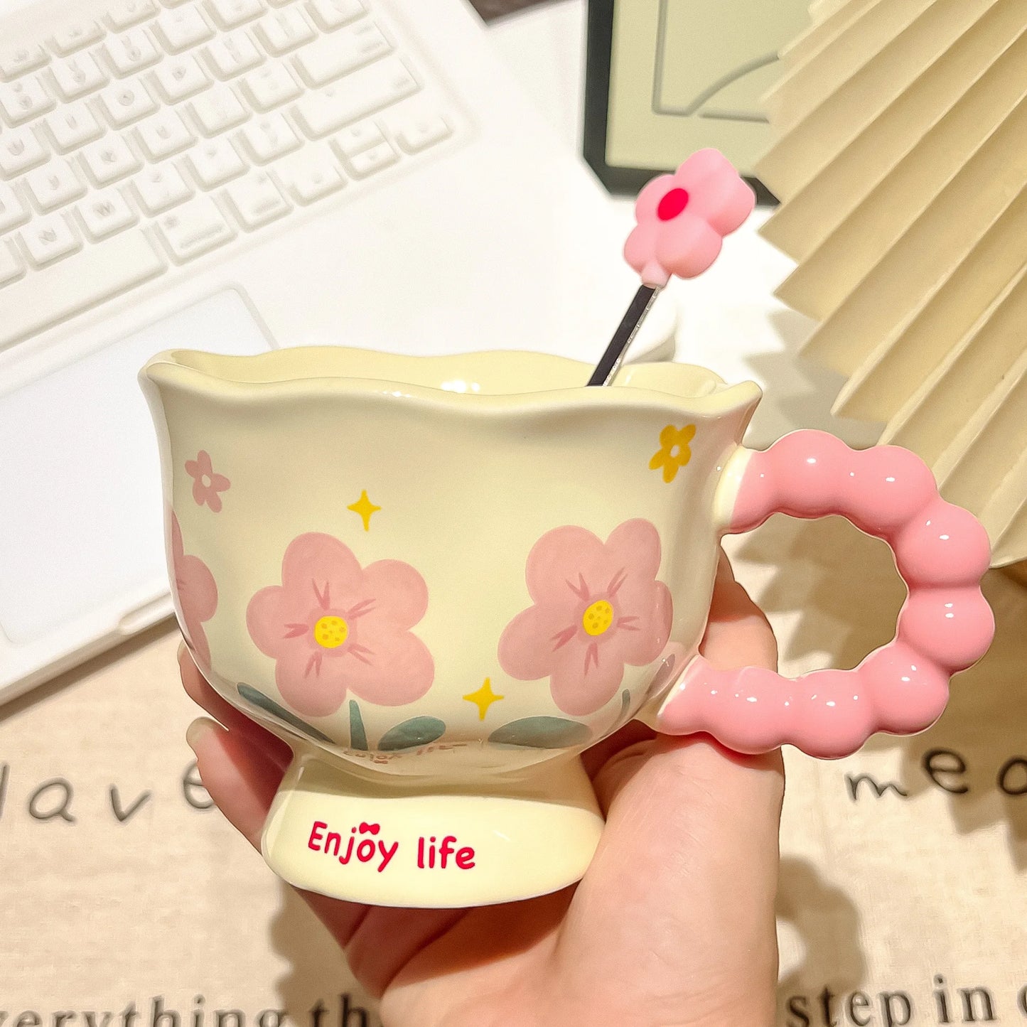 Tazas de café con flores de cerámica de alto valor, tazas de agua creativas aptas para lavavajillas, regalos de cumpleaños para niñas y el hogar
