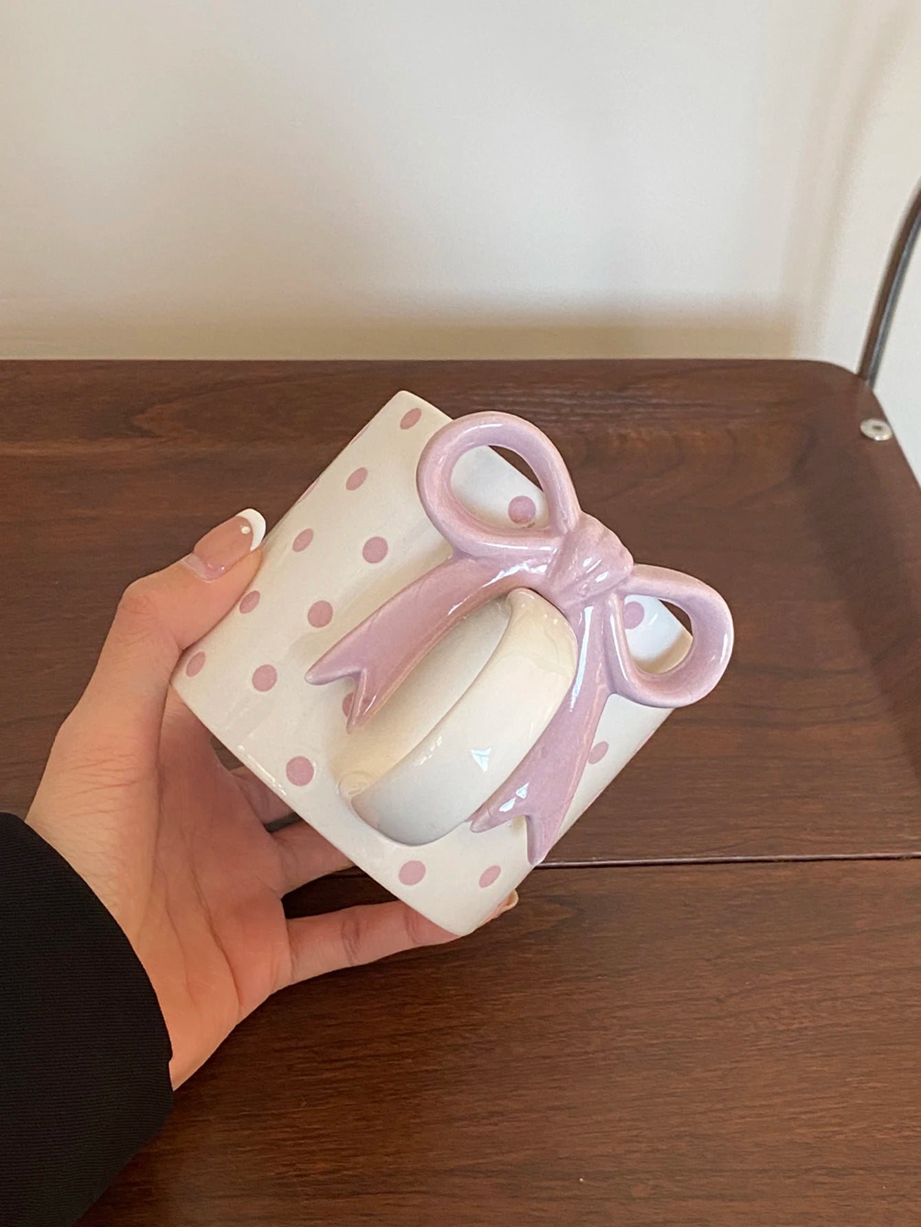 Taza de cerámica con forma de corazón con mango de lazo, taza de café con diseño de mango de lazo creativo, adecuada para decoración del hogar, agua potable diaria, leche de desayuno, té de la tarde, café, cafetería,