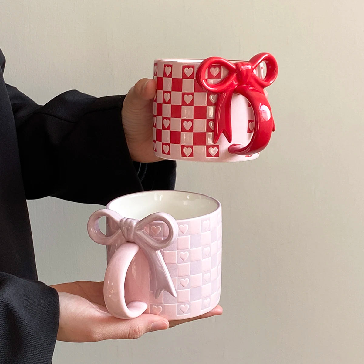 Taza de cerámica con forma de corazón con mango de lazo, taza de café con diseño de mango de lazo creativo, adecuada para decoración del hogar, agua potable diaria, leche de desayuno, té de la tarde, café, cafetería,