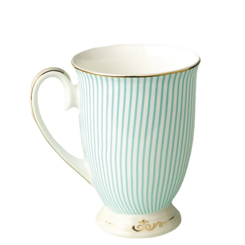 Tazas de té elegantes, tazas de cerámica purificadas británicas, porcelana de hueso, taza de café con rayas azules, diseño dorado, copa de diseño único a la moda