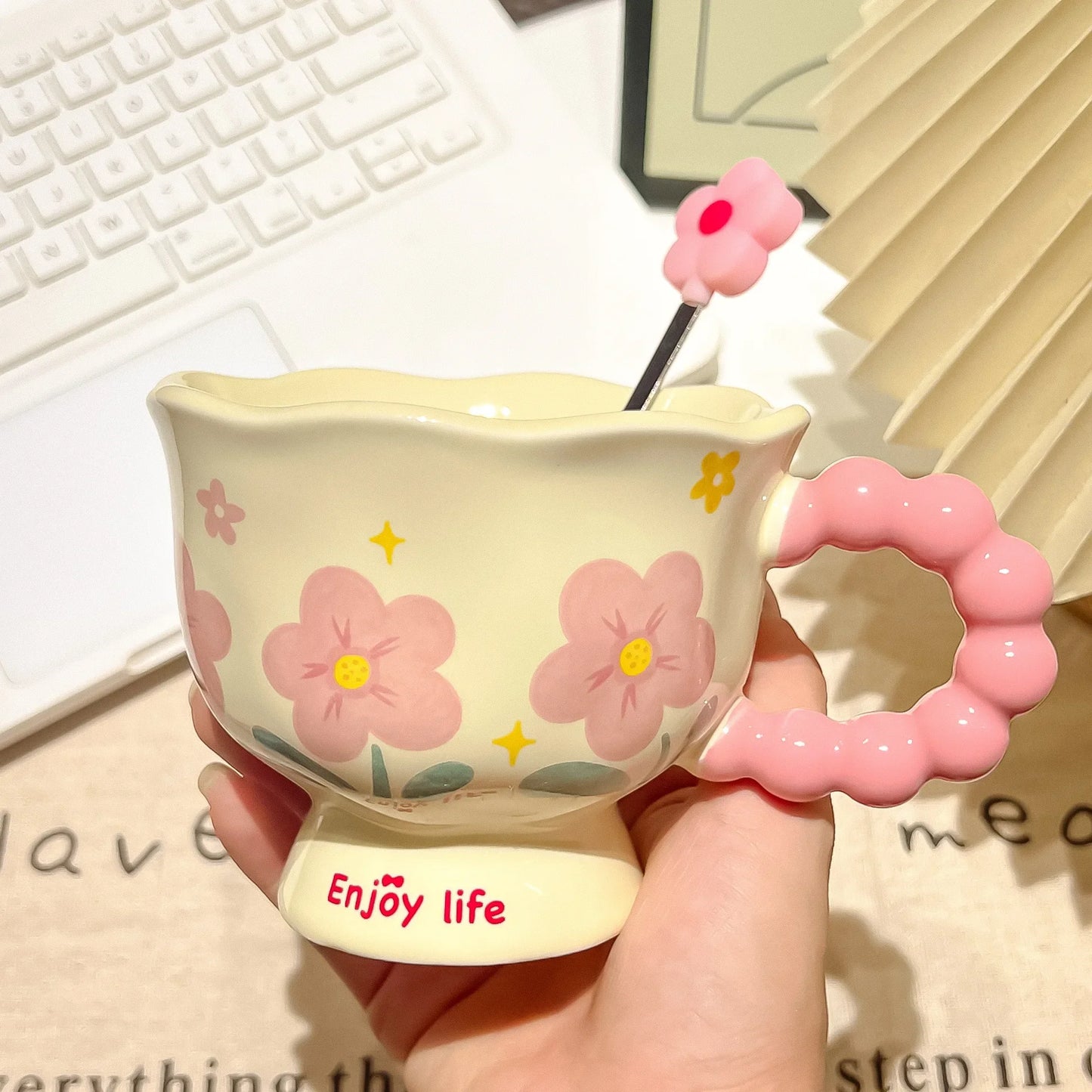 2025 Regalo de cumpleaños para niñas, taza de café de recuerdo, Taza de cerámica para el hogar, tazas de alto valor, tazas de café, taza de agua de flor creativa