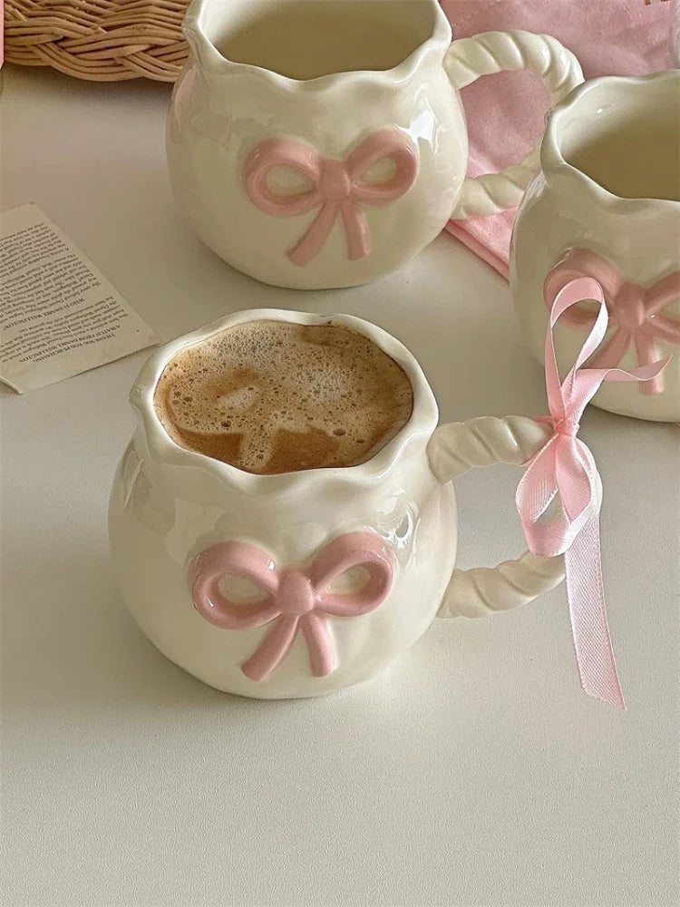 Taza de café de cerámica con lazo rosa Irregular, taza en relieve hecha a mano, taza de café para el hogar, taza de leche para desayuno, regalo de cumpleaños, nuevo