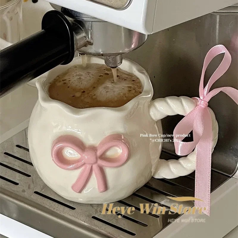 Taza de café de cerámica con lazo rosa Irregular, taza en relieve hecha a mano, taza de café para el hogar, taza de leche para desayuno, regalo de cumpleaños, nuevo
