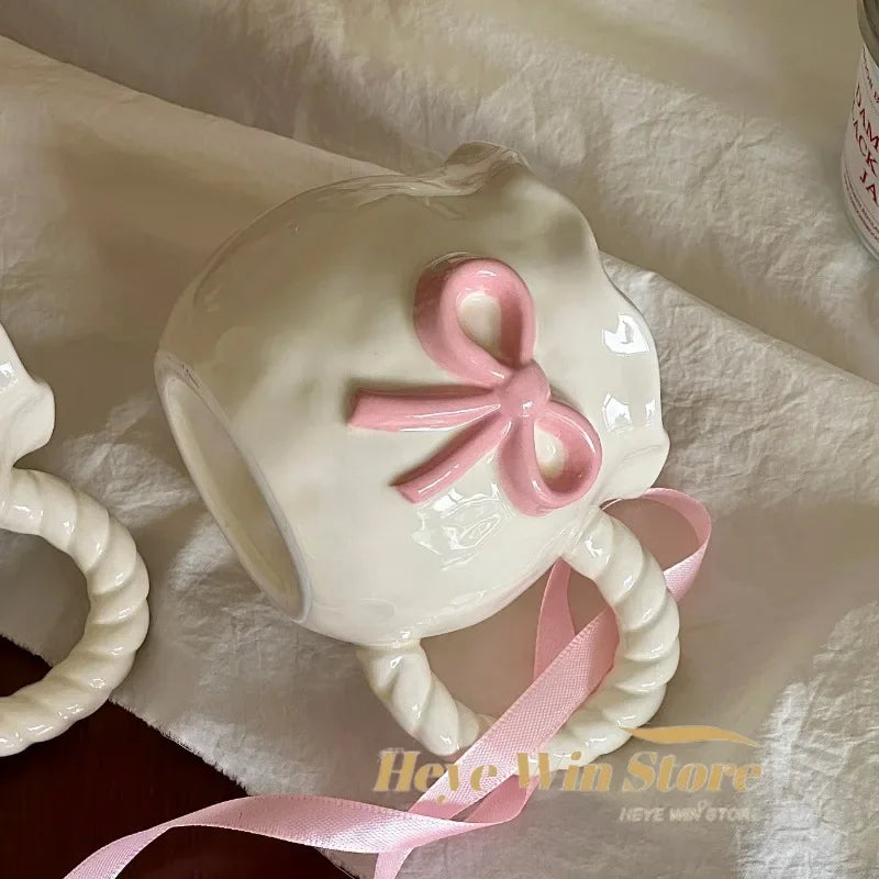 Taza de café de cerámica con lazo rosa Irregular, taza en relieve hecha a mano, taza de café para el hogar, taza de leche para desayuno, regalo de cumpleaños, nuevo